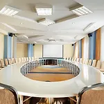 Victoria & Business Centre Hotel 4*