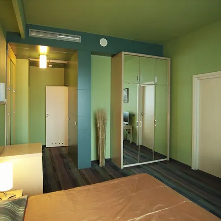 Victoria & Business Centre 4*
