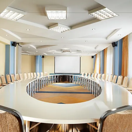 Victoria & Business Centre Hotel 4*