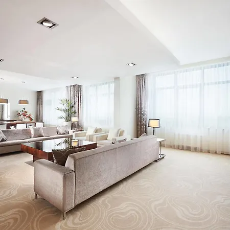 Victoria & Business Centre Hotel 4*