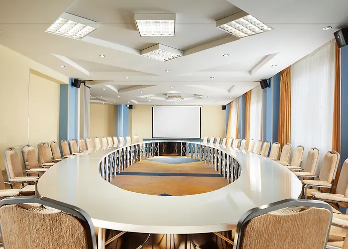 Victoria & Business Centre Hotel 4*