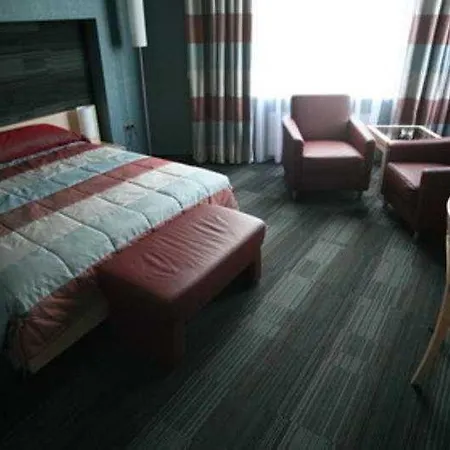 Victoria & Business Centre Hotel 4*