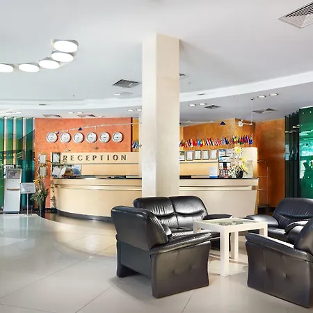 Victoria & Business Centre Hotel 4*