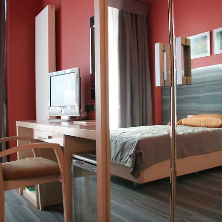 Victoria & Business Centre Hotel 4*