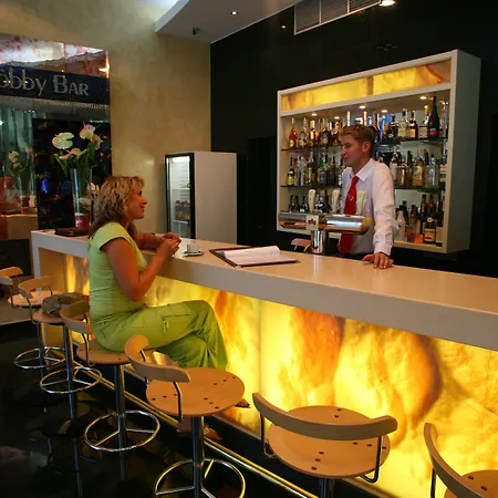 Victoria & Business Centre Hotel