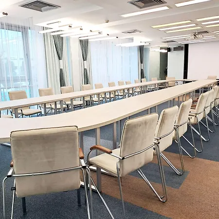 Victoria & Business Centre Hotel 4*