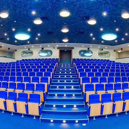 Victoria & Business Centre Hotel