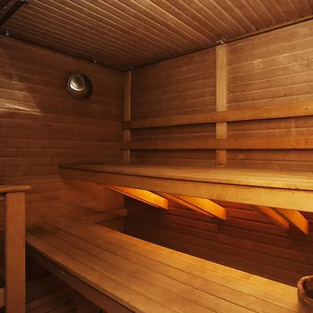 Victoria & Business Centre Hotel