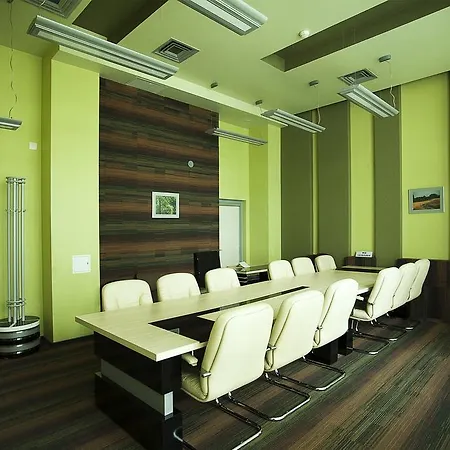 Ξενοδοχείο Victoria & Business Centre 4*