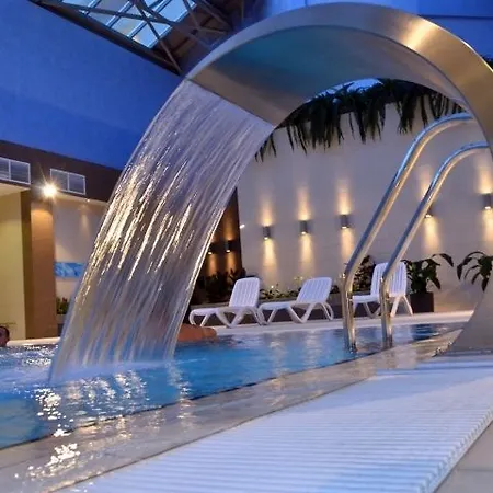 Hotel Victoria & Business Centre 4*