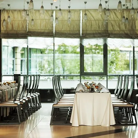 Victoria & Business Centre 4*