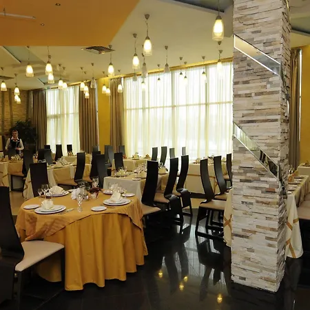 Hotel Victoria & Business Centre 4*