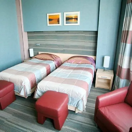 Victoria & Business Centre Hotel 4*