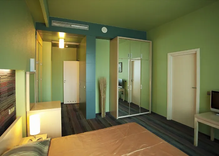 Victoria & Business Centre 4*