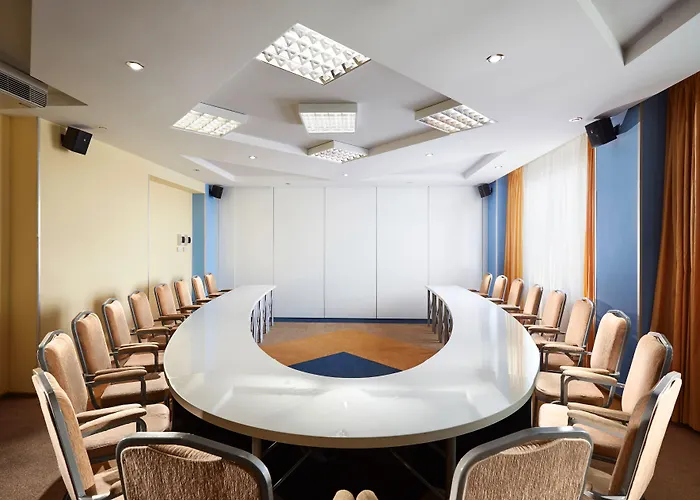 Victoria & Business Centre Отель