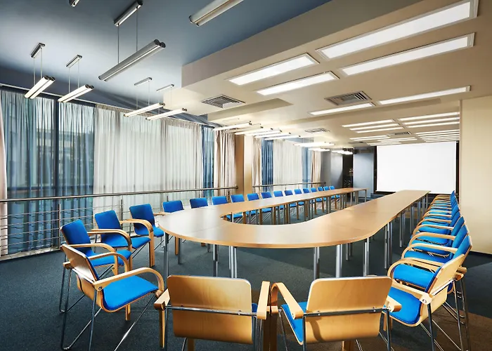 Отель Victoria & Business Centre