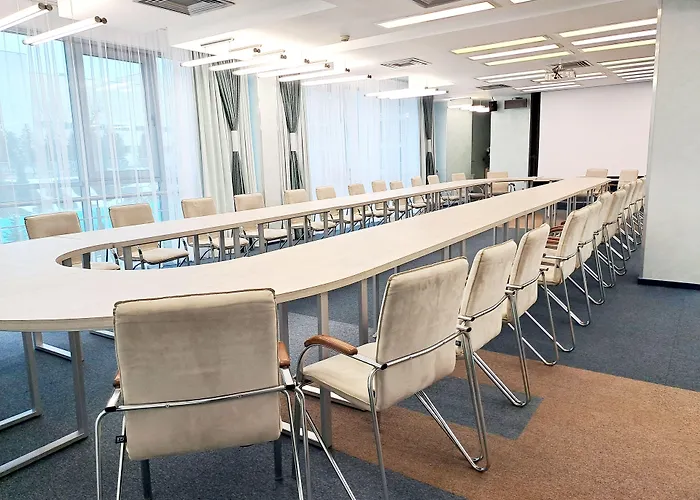 Victoria & Business Centre Hotell 4*