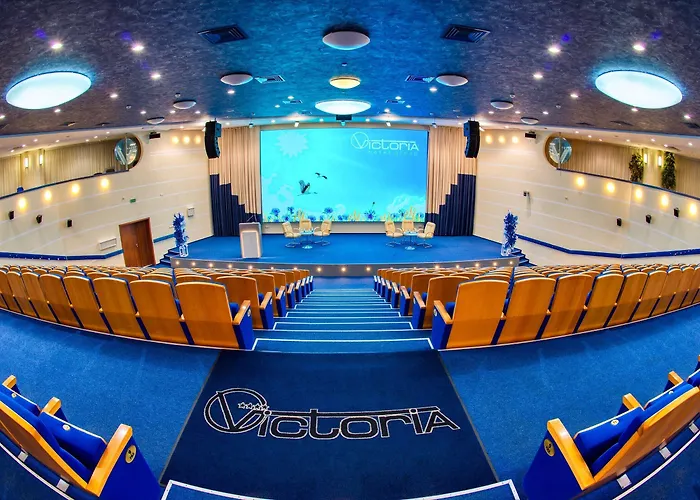 Victoria & Business Centre Hotell 4*