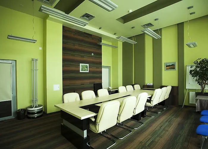 Отель Victoria & Business Centre 4*