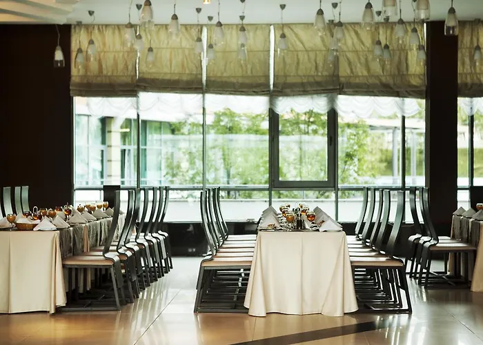 Victoria & Business Centre Hotell 4*