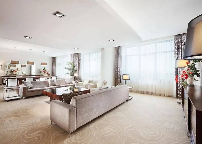 Victoria & Business Centre Hotel 4*