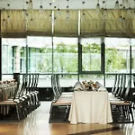 Victoria & Business Centre Hotel 4*